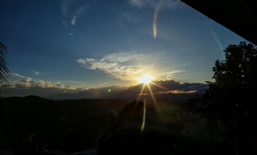 Romance Hills Hotel Kandy Exterior photo