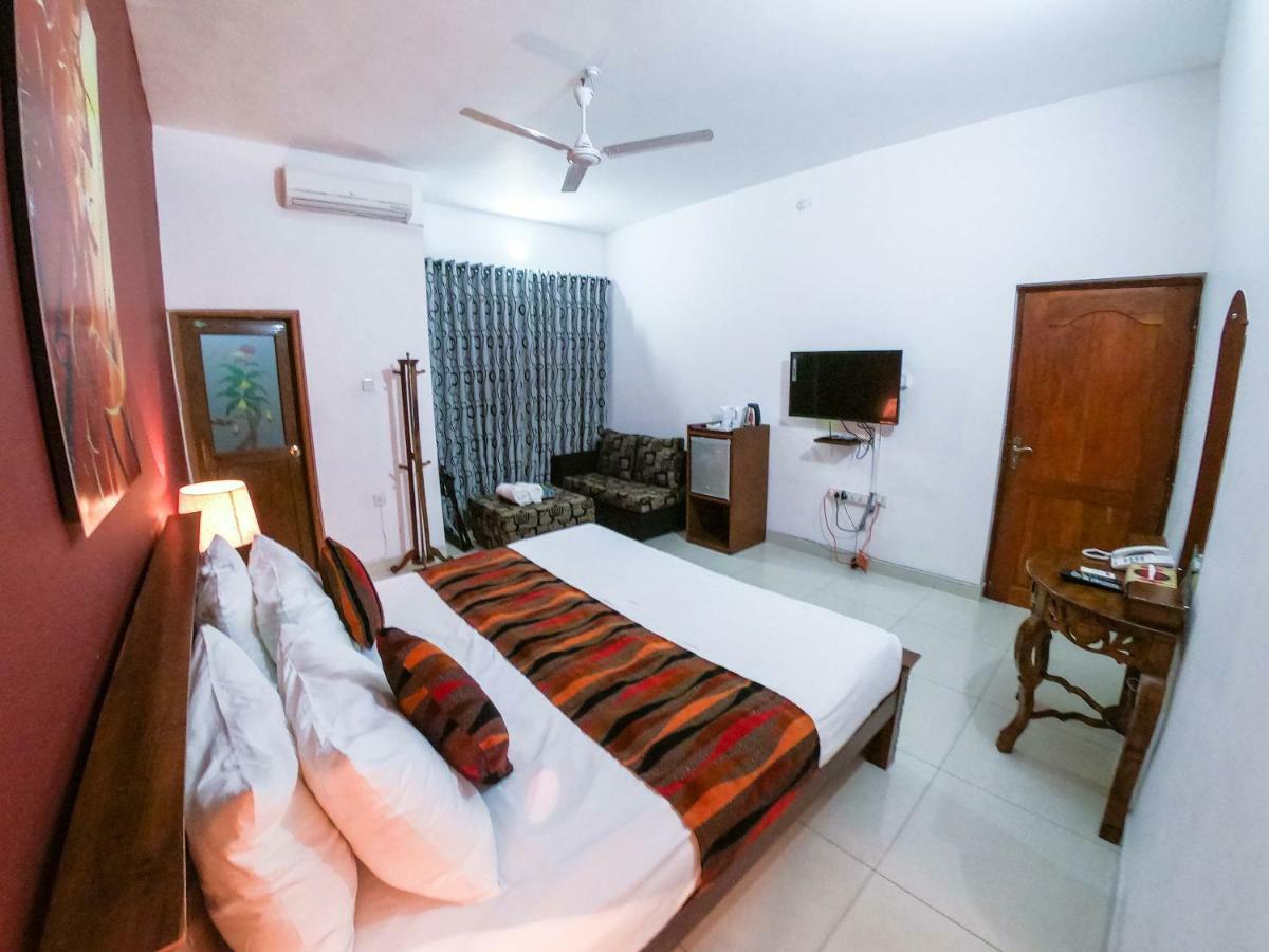 Romance Hills Hotel Kandy Exterior photo