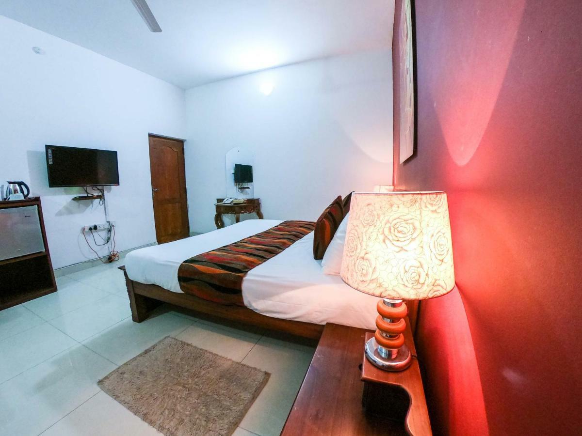 Romance Hills Hotel Kandy Exterior photo
